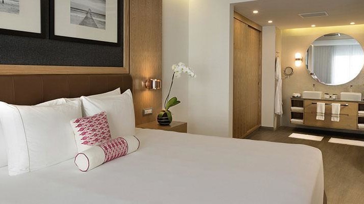 Essence @ The Fives Beach