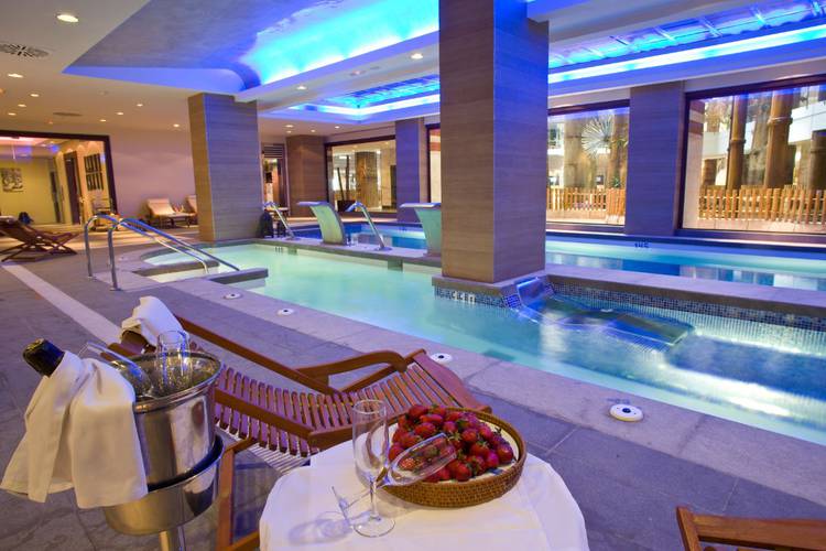 Holiday World Polynesia Hotel