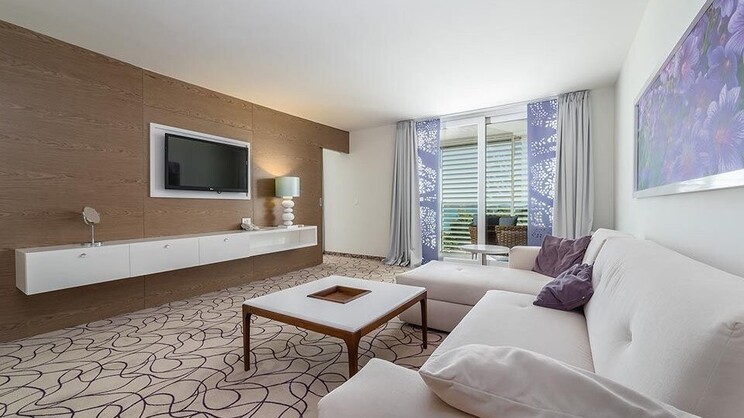 Deluxe Suite 62m² Sea View with Balcony