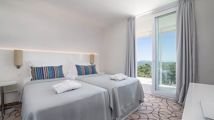 Deluxe Suite 62m² Sea View with Balcony