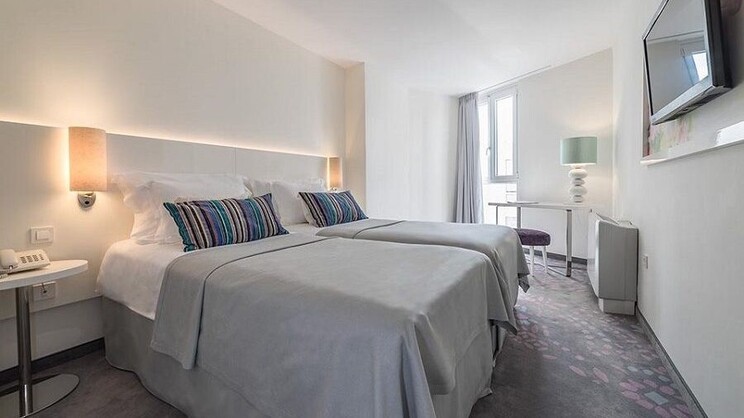 Double or Twin Room 22m² Hotel Atrium View