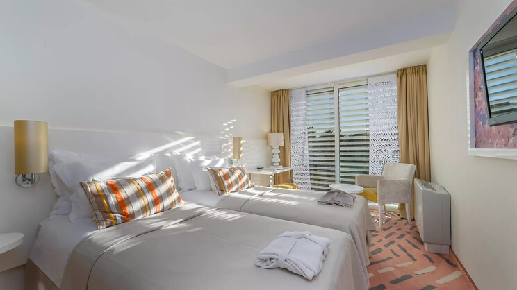 2x Double Room 22m² Sea View with French Balconies