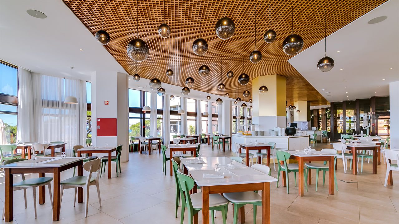 Auramar Beach Resort