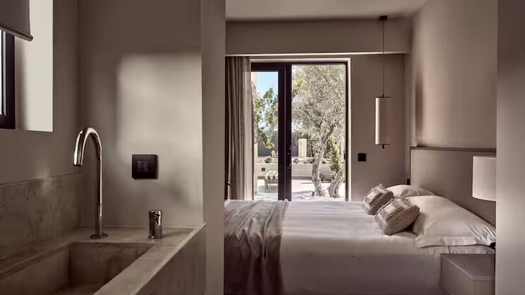 King Evergreen Absolute Suite with Pool