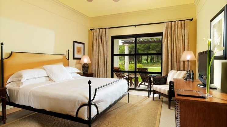 Pine Cliffs Residence, a Luxury Collection Resort