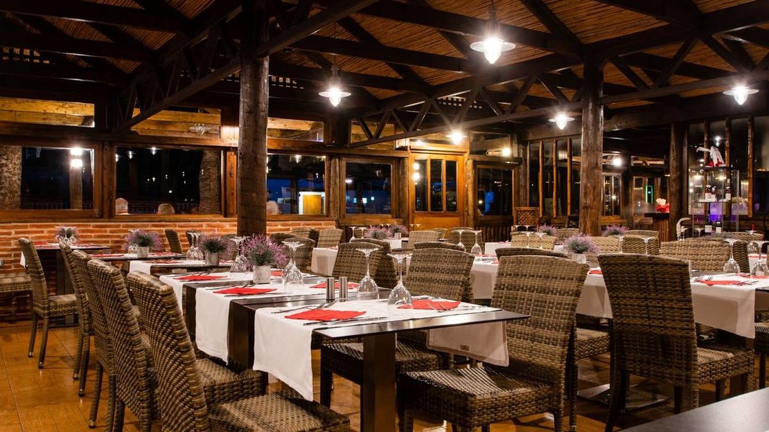 HL Miraflor Suites Hotel