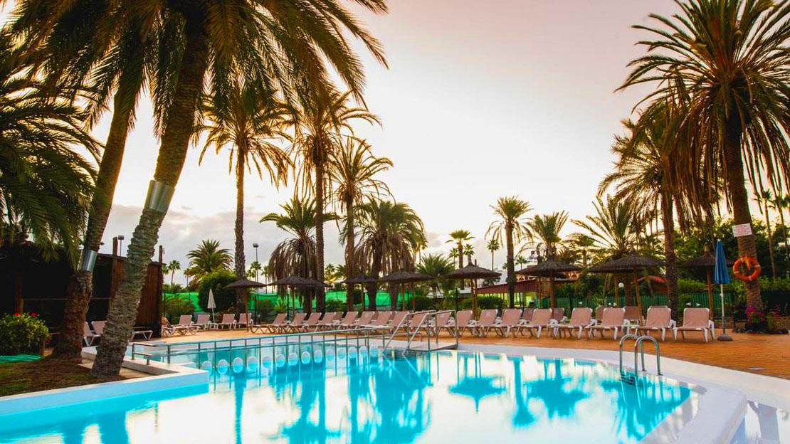 HL Miraflor Suites Hotel