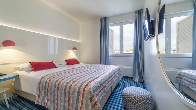 Single Room 16m² Courtyard/Park View