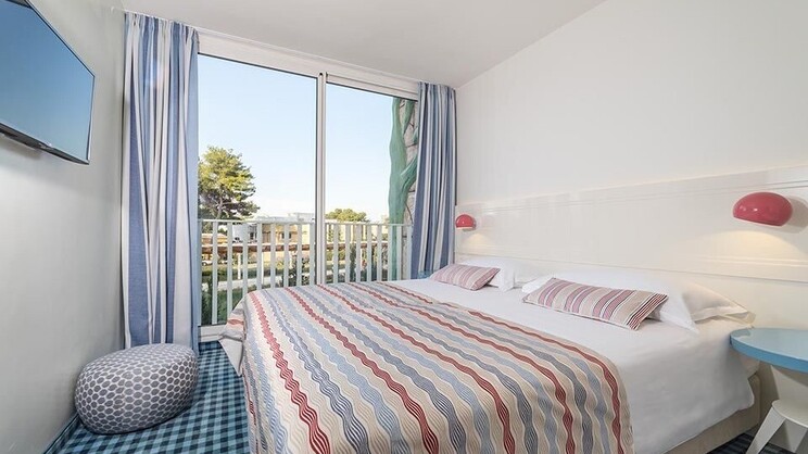 Double Room + 1 22m² Courtyard/Park View with French Balcony