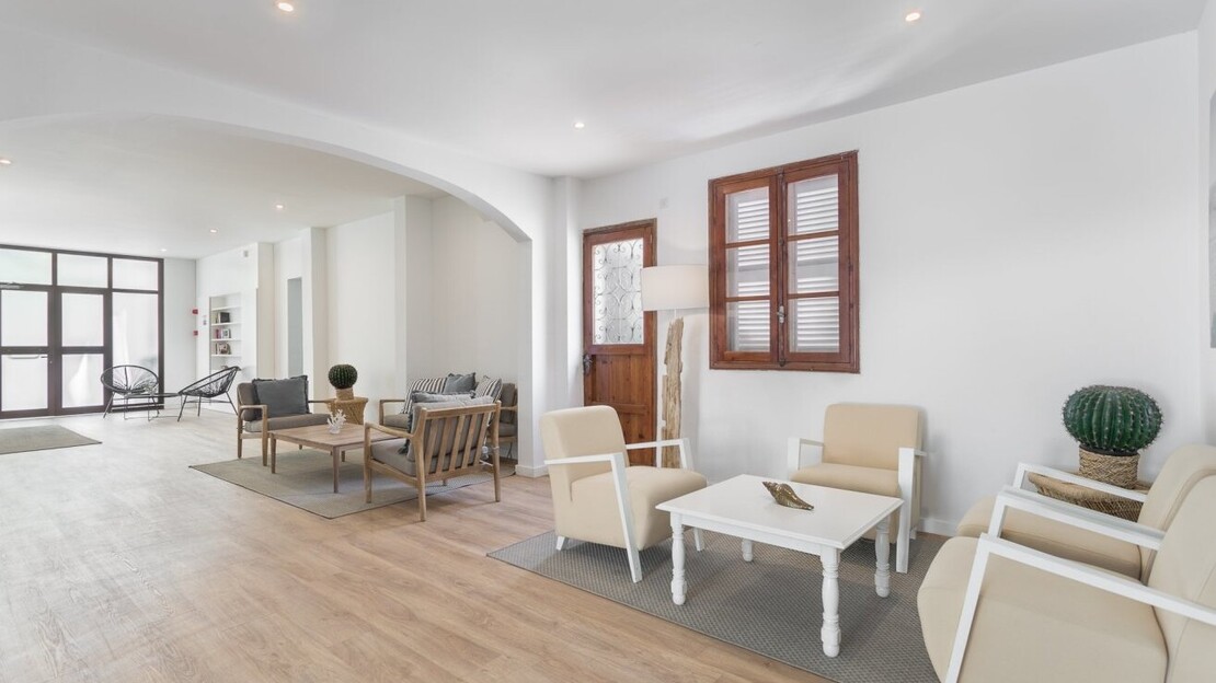 FERGUS Style Soller Beach, Majorca – HolidayGems.co.uk