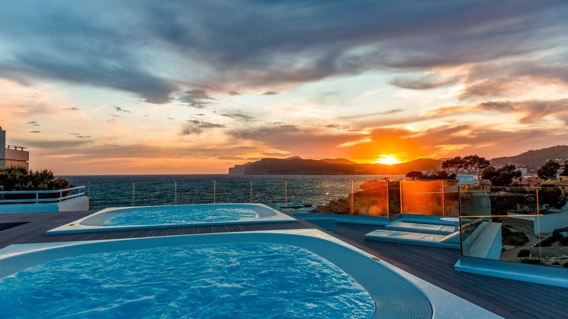 Fergus Style Cala Blanca Suites