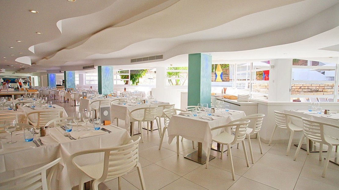 Fergus Style Cala Blanca Suites