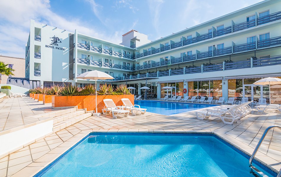 azuline Hotel Pacific