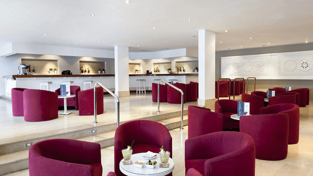 Parque San Antonio Hotel