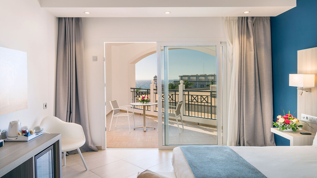 Double Lateral Sea View