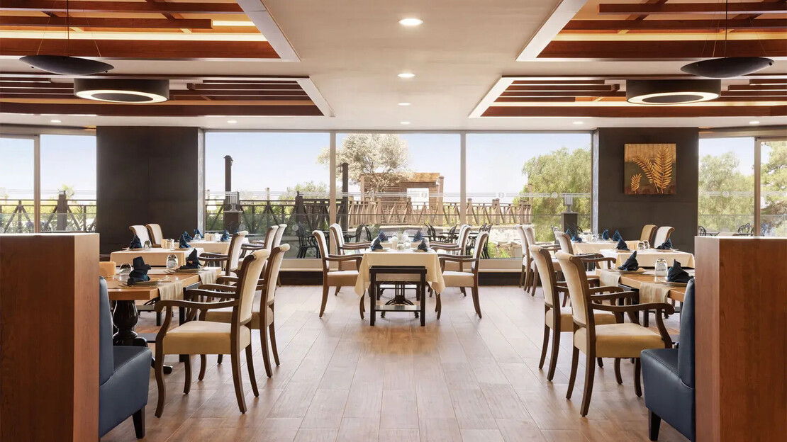 Ramada Hotel & Suites by Wyndham Kusadasi 