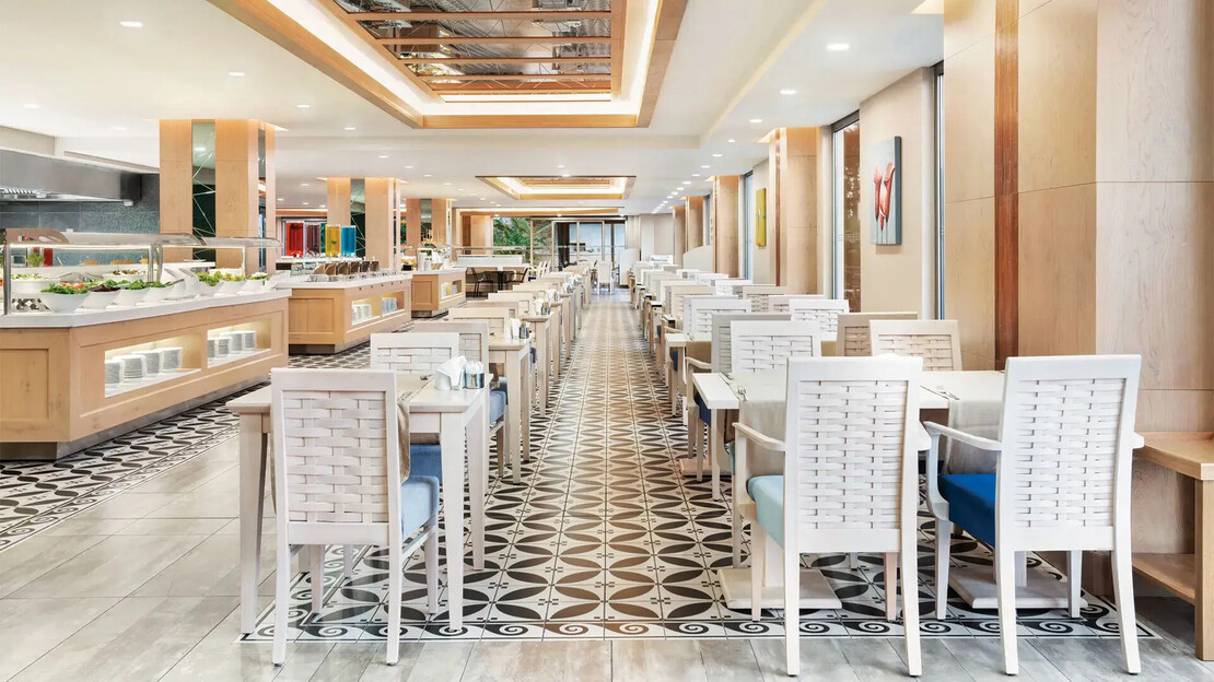 Ramada Hotel & Suites by Wyndham Kusadasi 