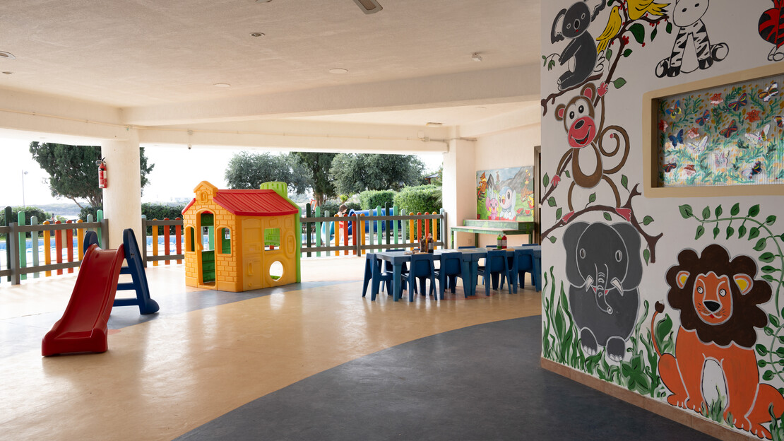 Coral Beach Hotel & Resort