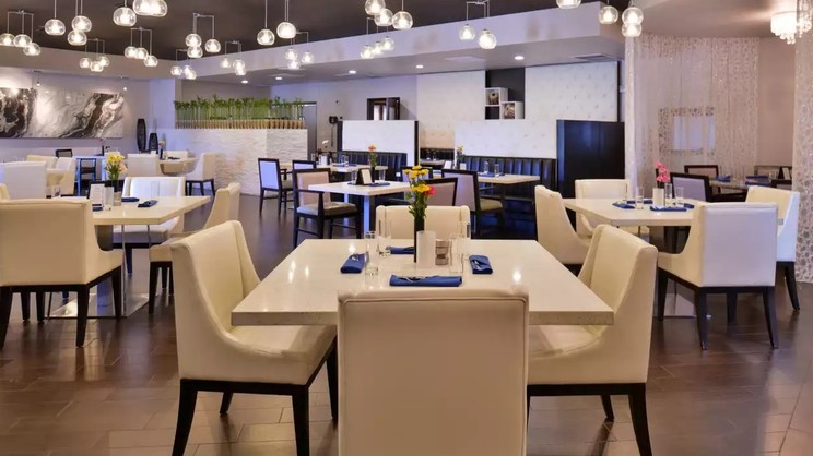 Clarion Inn & Suites Across From Universal Orlando Resort