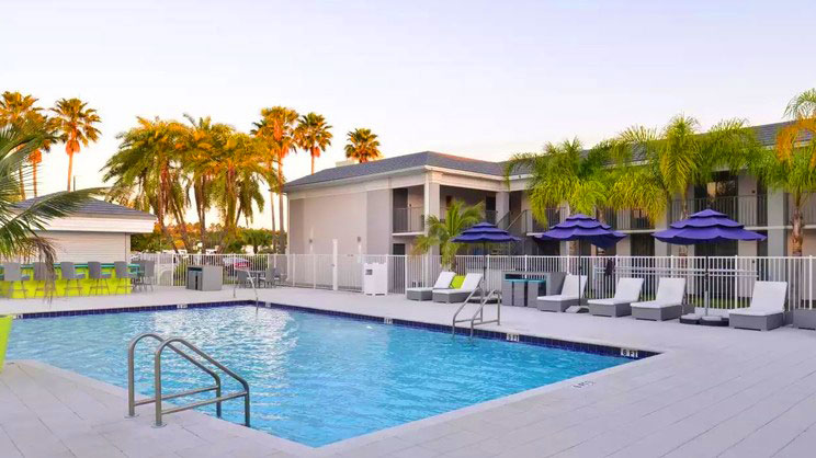 Clarion Inn & Suites Across From Universal Orlando Resort