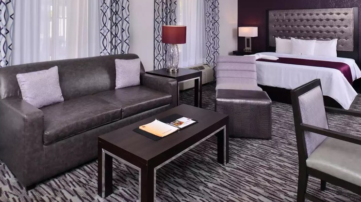 Clarion Inn & Suites Across From Universal Orlando Resort