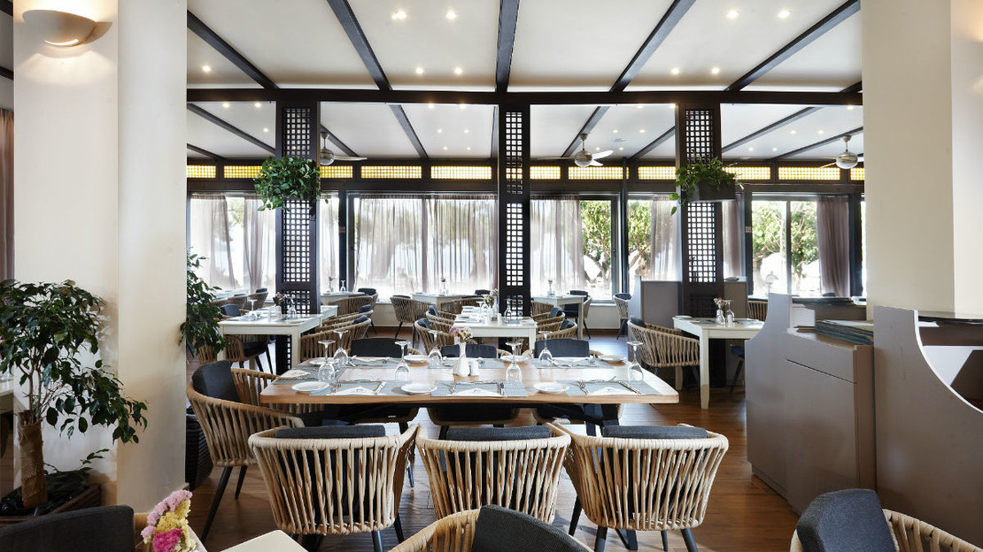 Santa Marina Beach Hotel