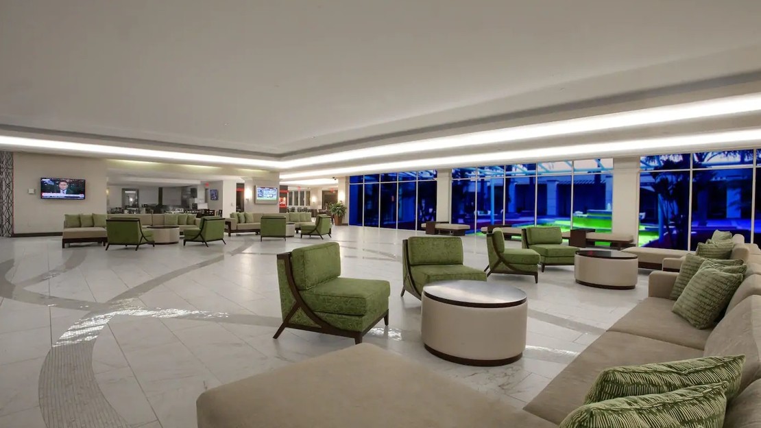 DoubleTree by Hilton Hotel at the Entrance to Universal Orlando