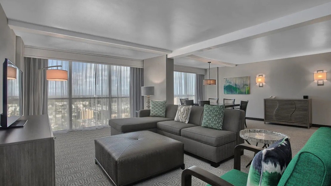 DoubleTree by Hilton Hotel at the Entrance to Universal Orlando