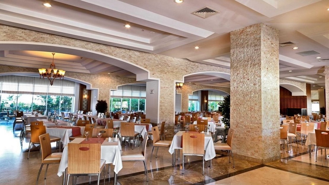 Crystal De Luxe Resort & Spa