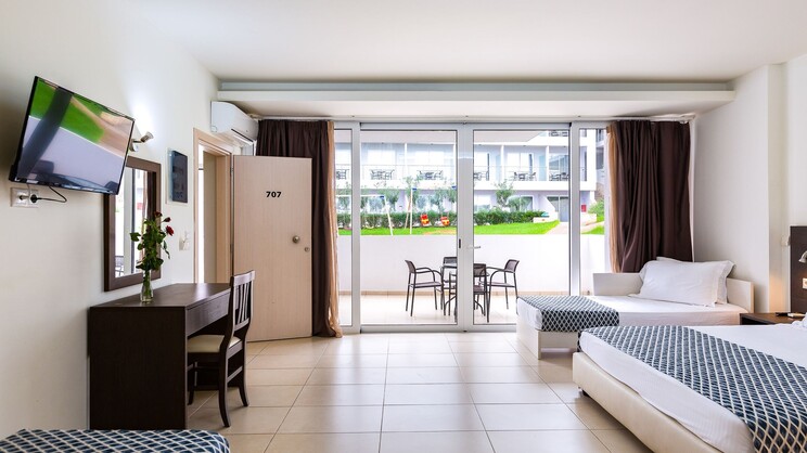 Family Room with Garden View