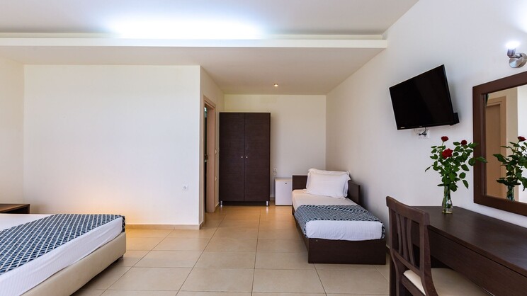 Family Room with Garden View