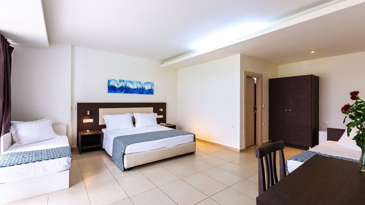 Family Room with Garden View