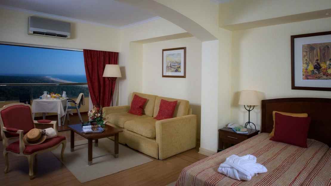 Yellow Praia Monte Gordo Hotel