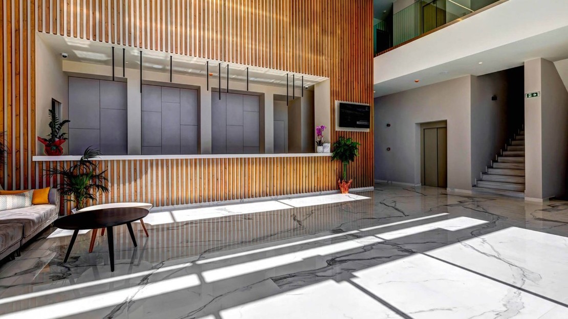 White Olive Elite Laganas