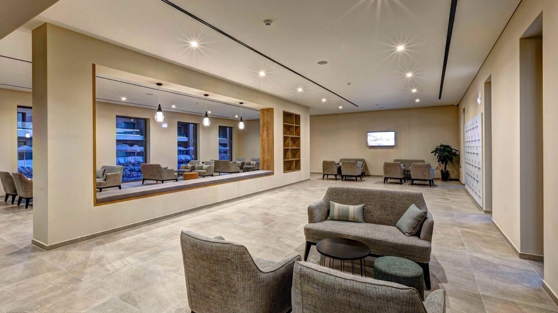 White Olive Elite Laganas