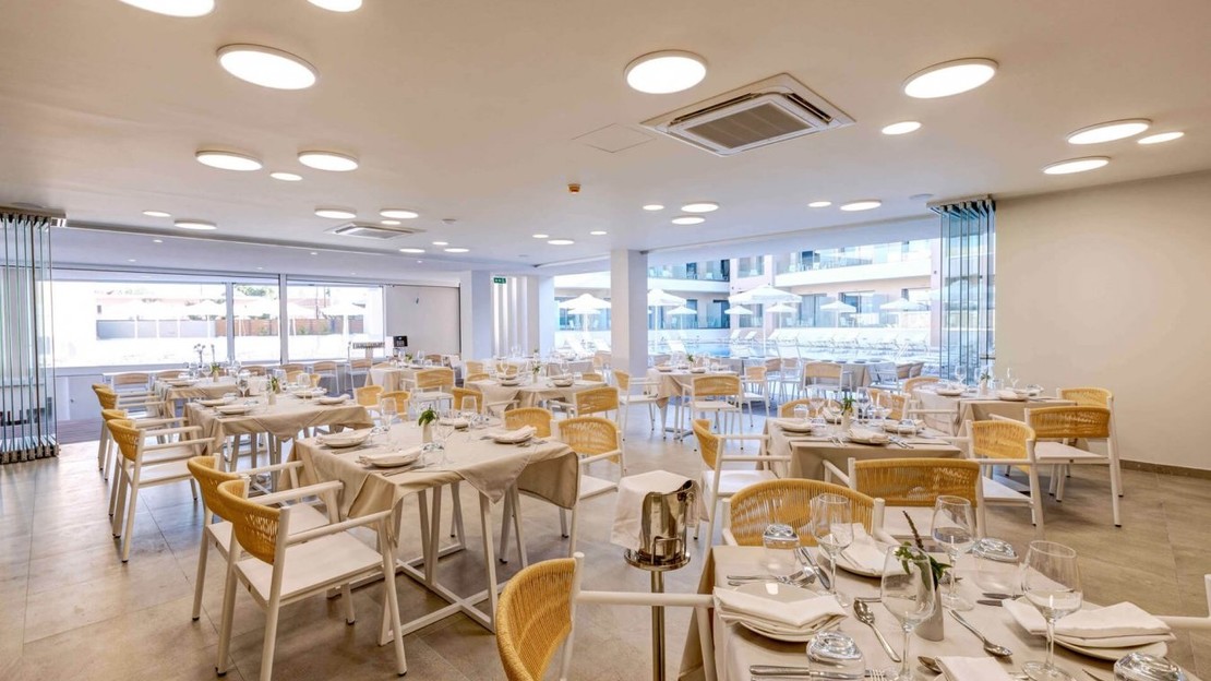 White Olive Elite Laganas