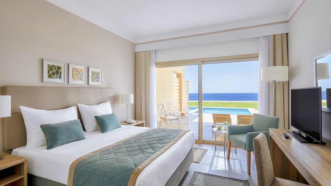 Junior Family Suite Queen Bed with Private Pool