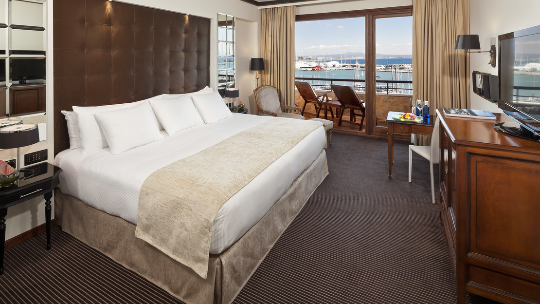 Premium-Front Sea Cathedral View Room