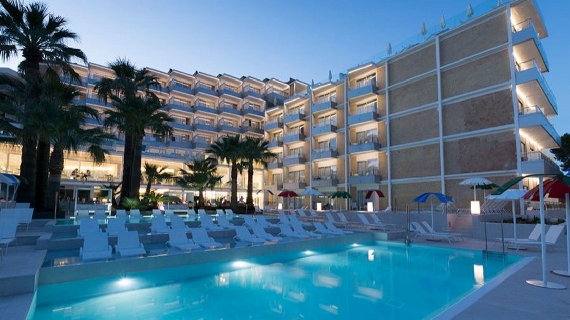 Reverence Mare Hotel