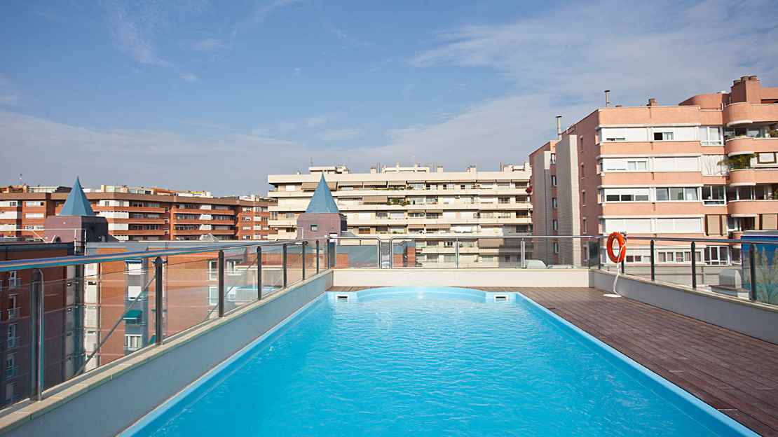 Rooftop Swimming Pool - Senator Barcelona Spa Hotel