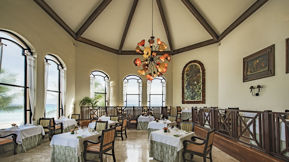 Royal Hideaway Playacar