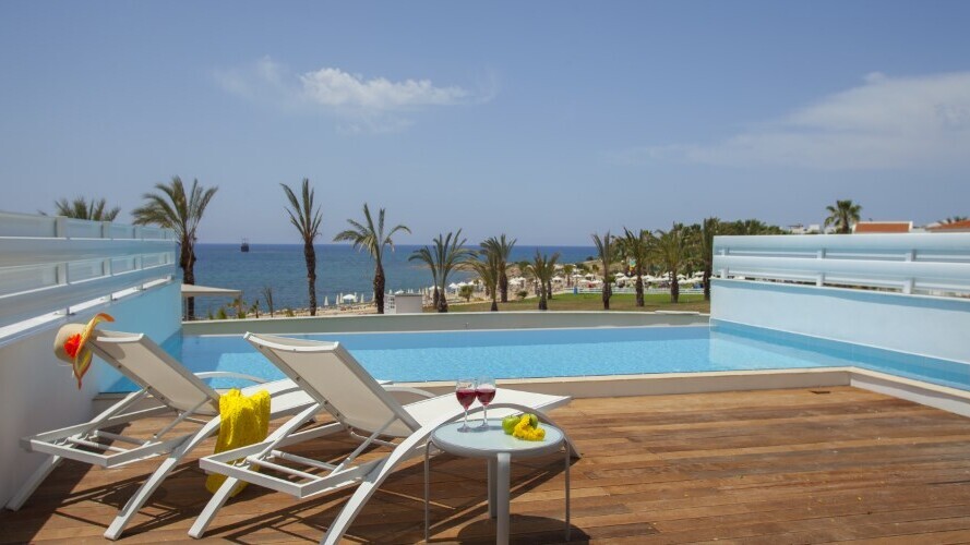 King Evelthon Beach Hotel & Resort