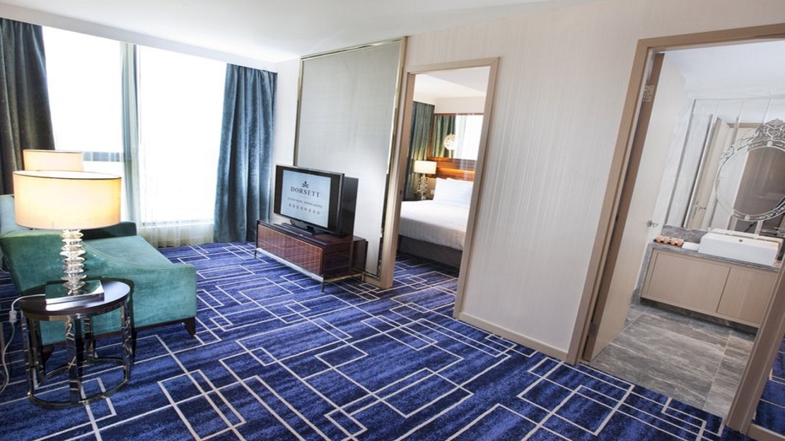 Dorsett Family Queen/King with 1 Queen Sofa Bed