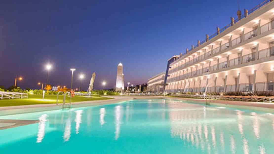 Grand Luxor Hotel