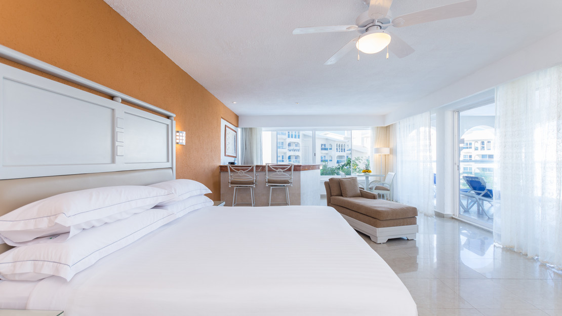  Junior Suite Sea Front View with Hot Tub