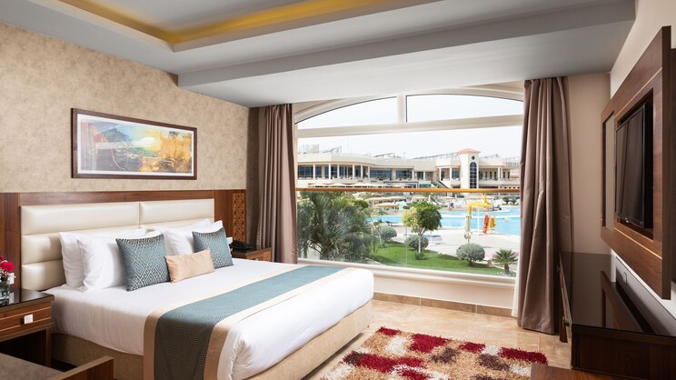 Deluxe Room with Pool View 