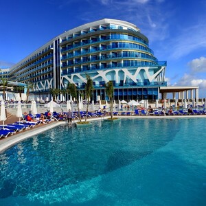 Vikingen Infinity Resort & Spa